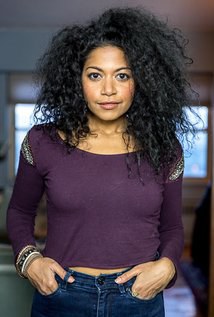 丽贝卡·纳奥米·琼斯头像