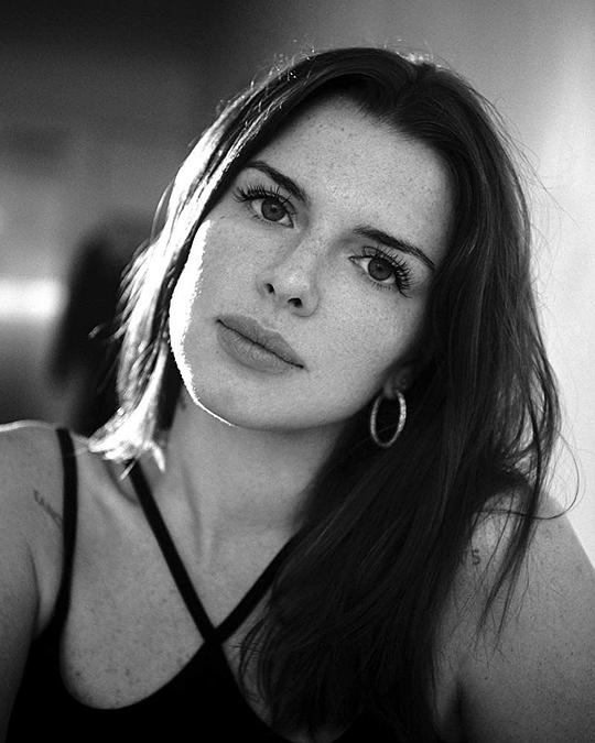 茱莉娅·福克斯头像