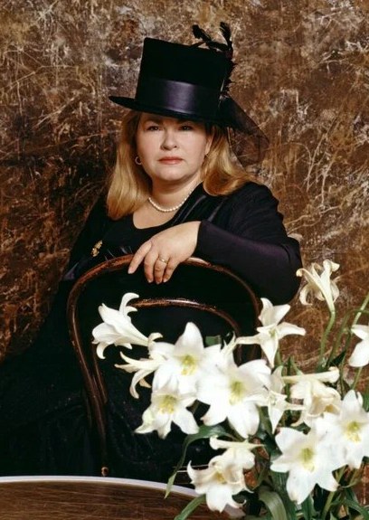 尼娜·乌萨托娃头像