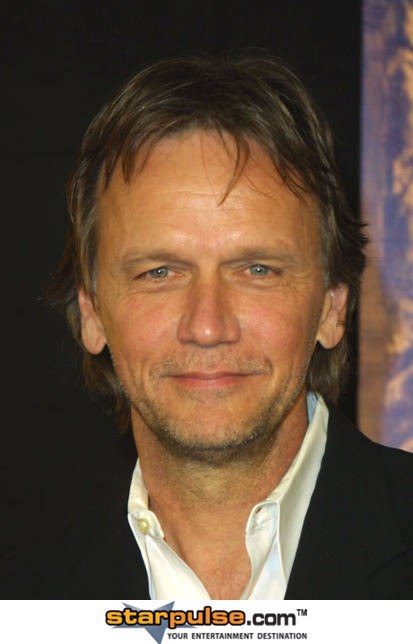 山姆·亨宁斯头像