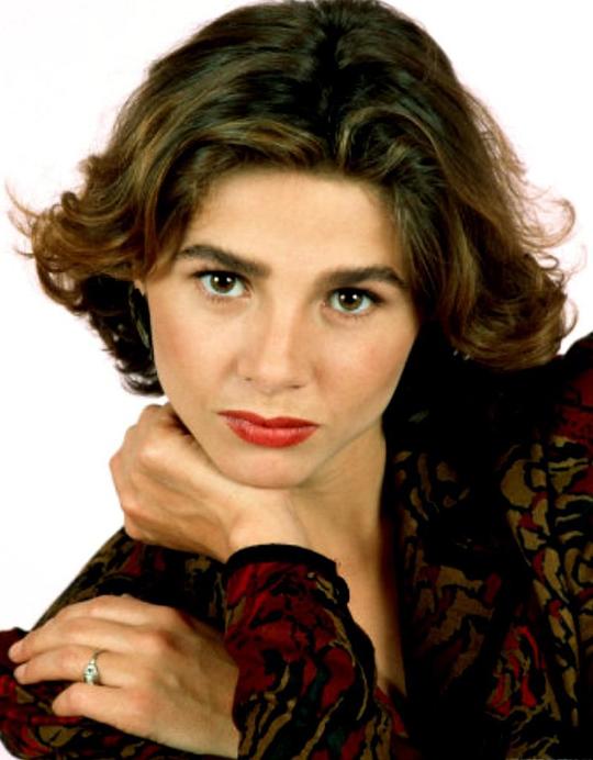 维多利亚·阿夫里尔头像