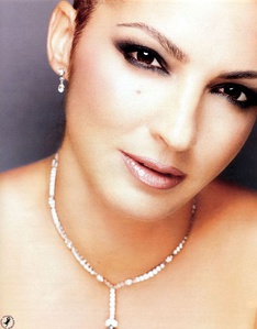 格洛丽亚·埃斯特凡头像