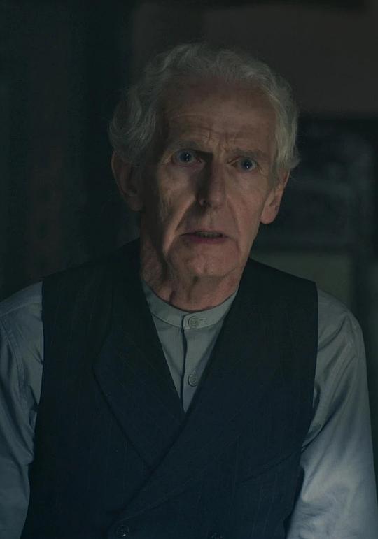 罗伯特·鲁塞尔头像