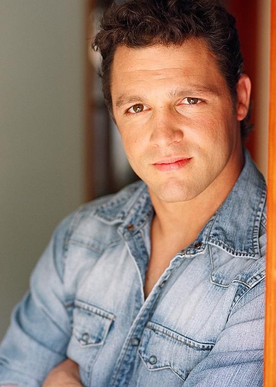 安东尼·莫利纳利头像