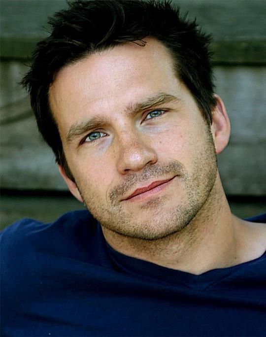 迈克尔·卡尔·理查兹头像